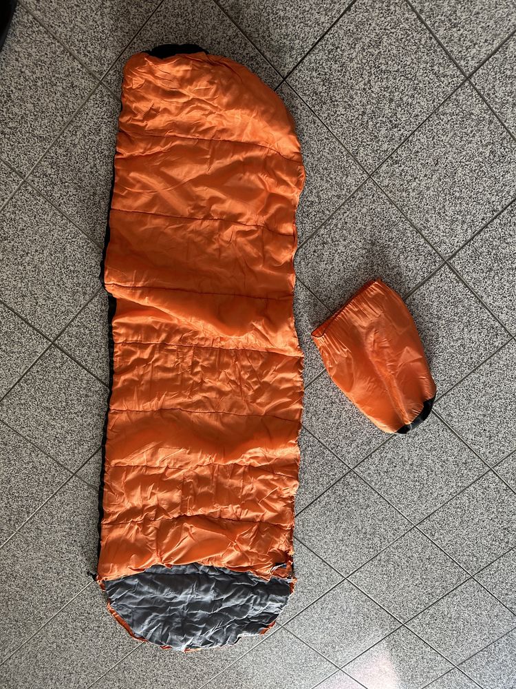 2 sacos cama e lanterna