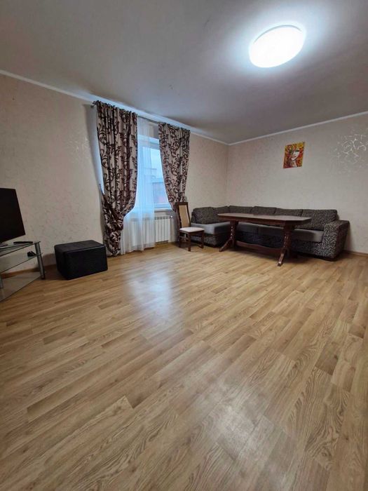 Продаж будинку 214  кв. метрів в 40 км від Києва.