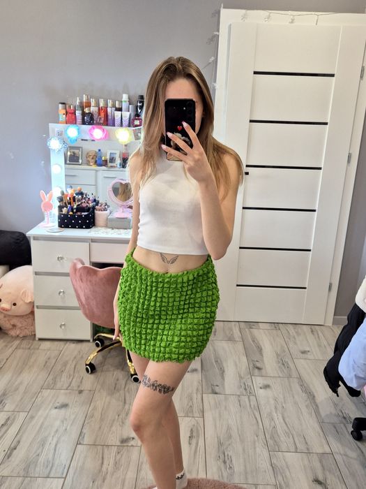 Krótka gufrowana spódnica