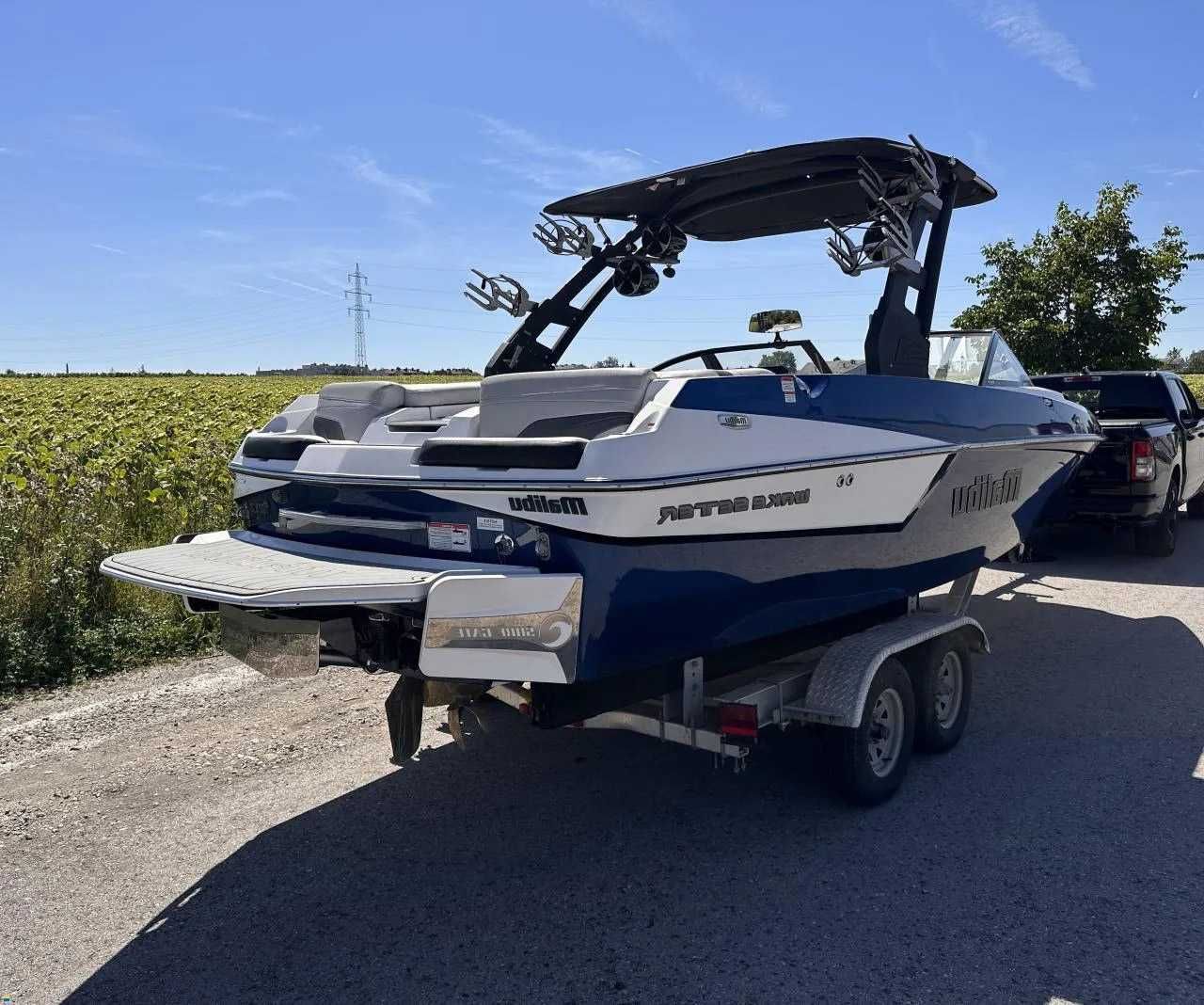 Malibu 22MXZ 2018 boat for wakeboarding and wakesurfing