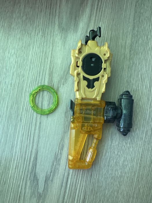 Takara tomy бейблейди