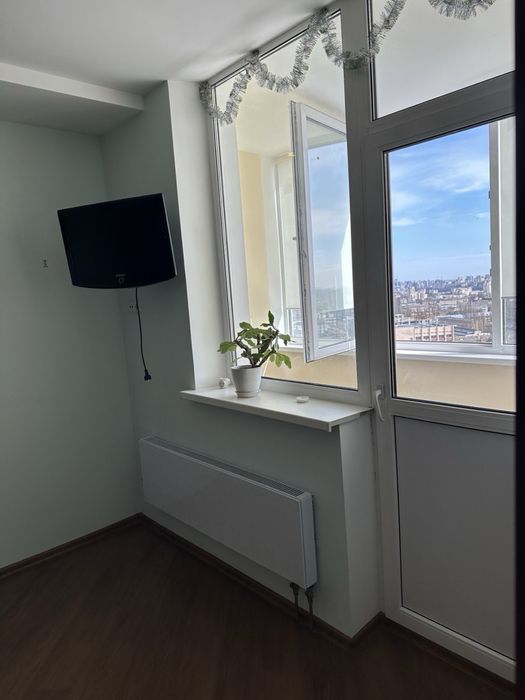 Продаж видового офісу ЖК Зелений острів, метро Берестейська