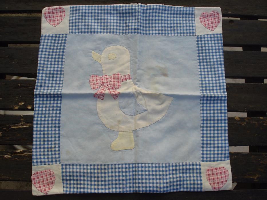 Almofadas decorativas variadas. Patchwork e tapeçaria