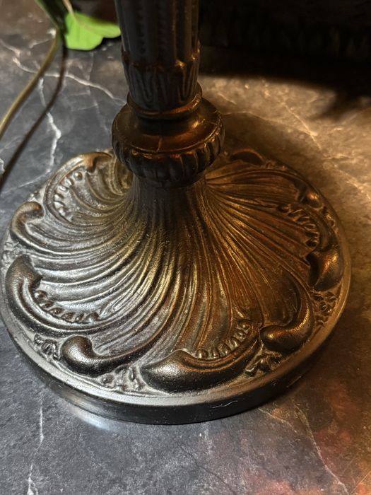 Lampa witrażowa z bursztyna