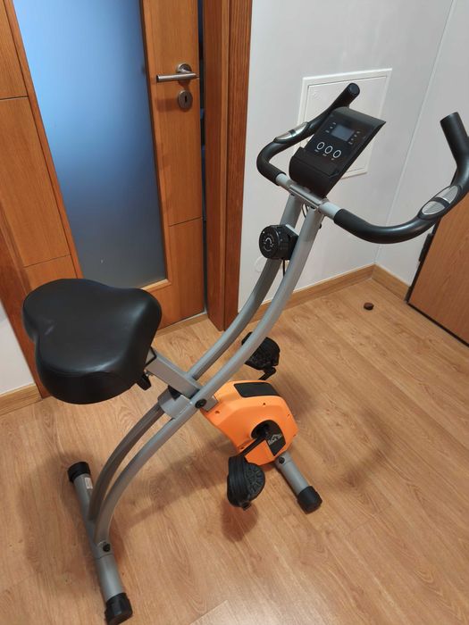Bicicleta estática dobrável