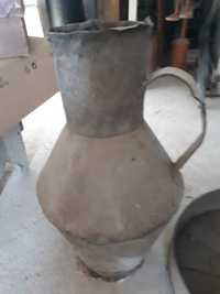jarro de metal antigo para restauro