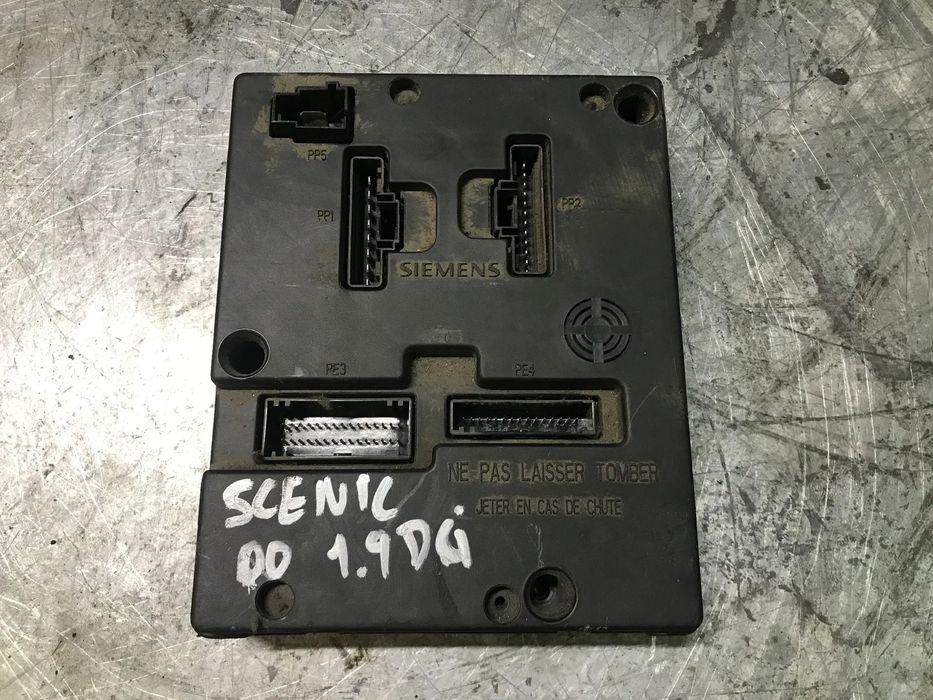 CAIXA DE FUSIVEIS / MODULO UCH RENAULT MEGANE I / SCENIC 8200029339A S10850211B