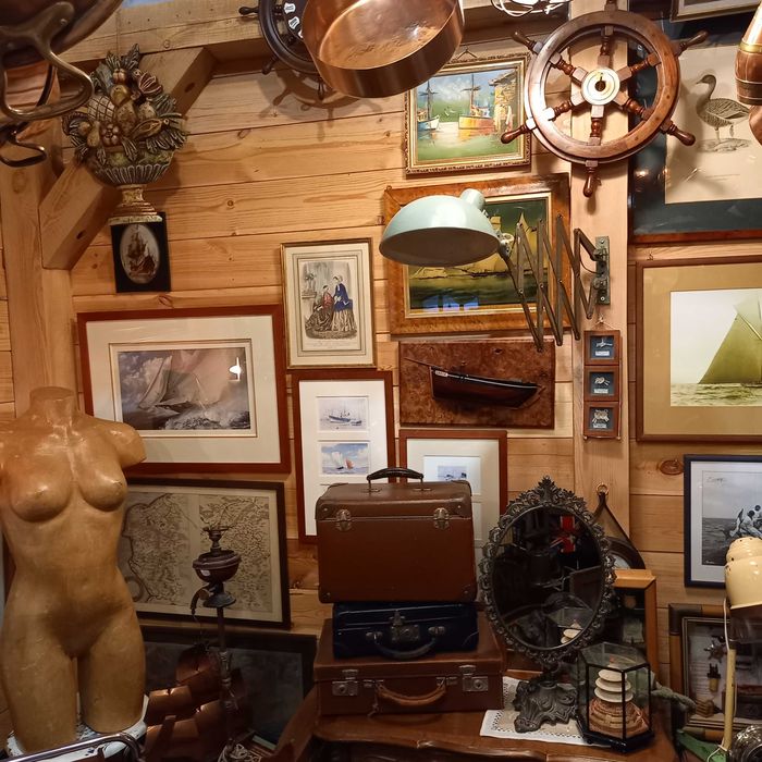 Osobliwości antyki starocie marynistyka przedmioty vintage