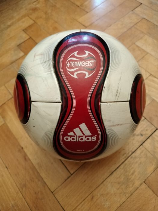 Piłka adidas Teamgeist opis