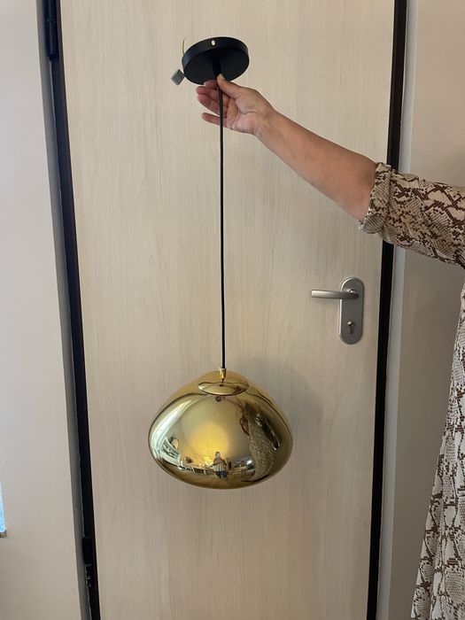 Candeeiro pendente em vidro dourado 30cm x 17cm