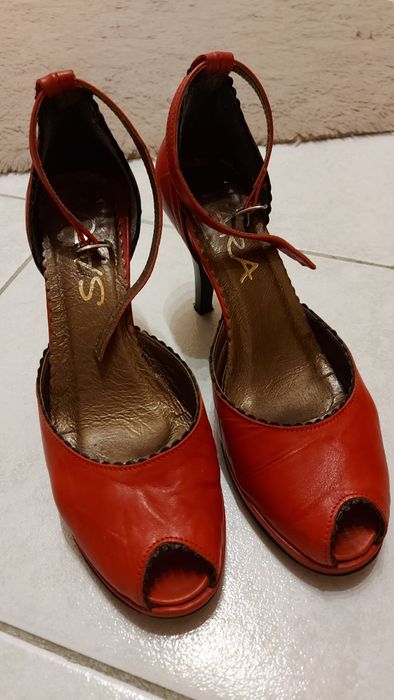 Skórzane eleganckie pantofle damskie na obcasie SARA rozm 37 czerwone