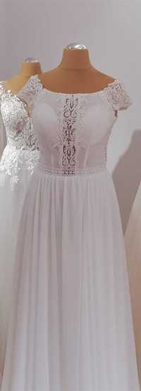 Elegancka suknia ślubna z dodatkami