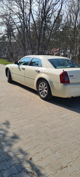 Sprzedam Chrysler 300c 5.7 HEMI POLSKI SALON NISKI PRZEBIEG 132 tyś