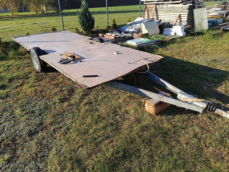 Przyczepa platforma,podlodziowa 1300 kg. z Niemiec.