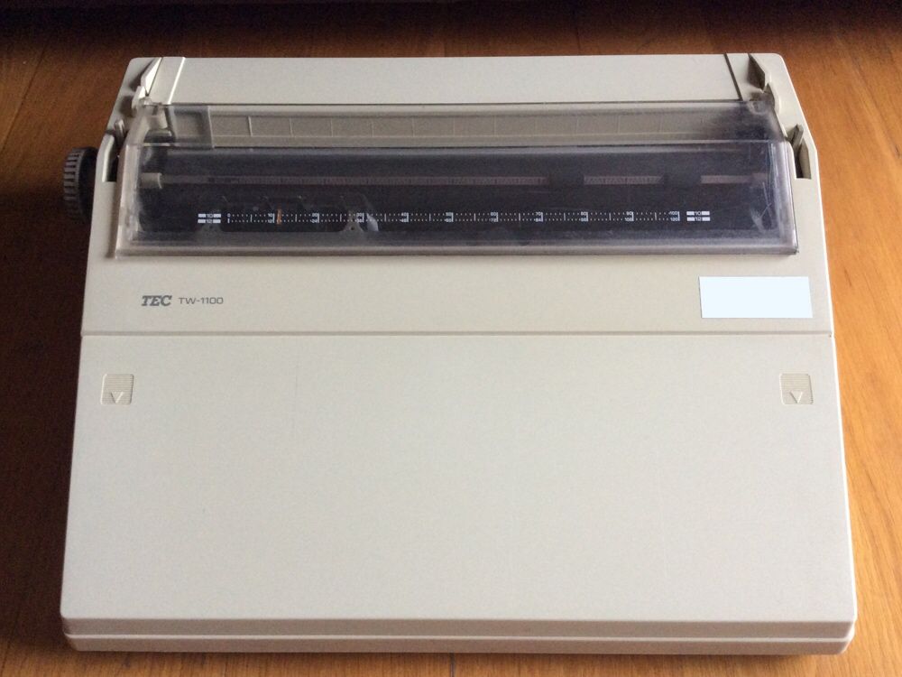 Máquina de escrever electrónica / eléctrica TEC TW-1100 A FUNCIONAR