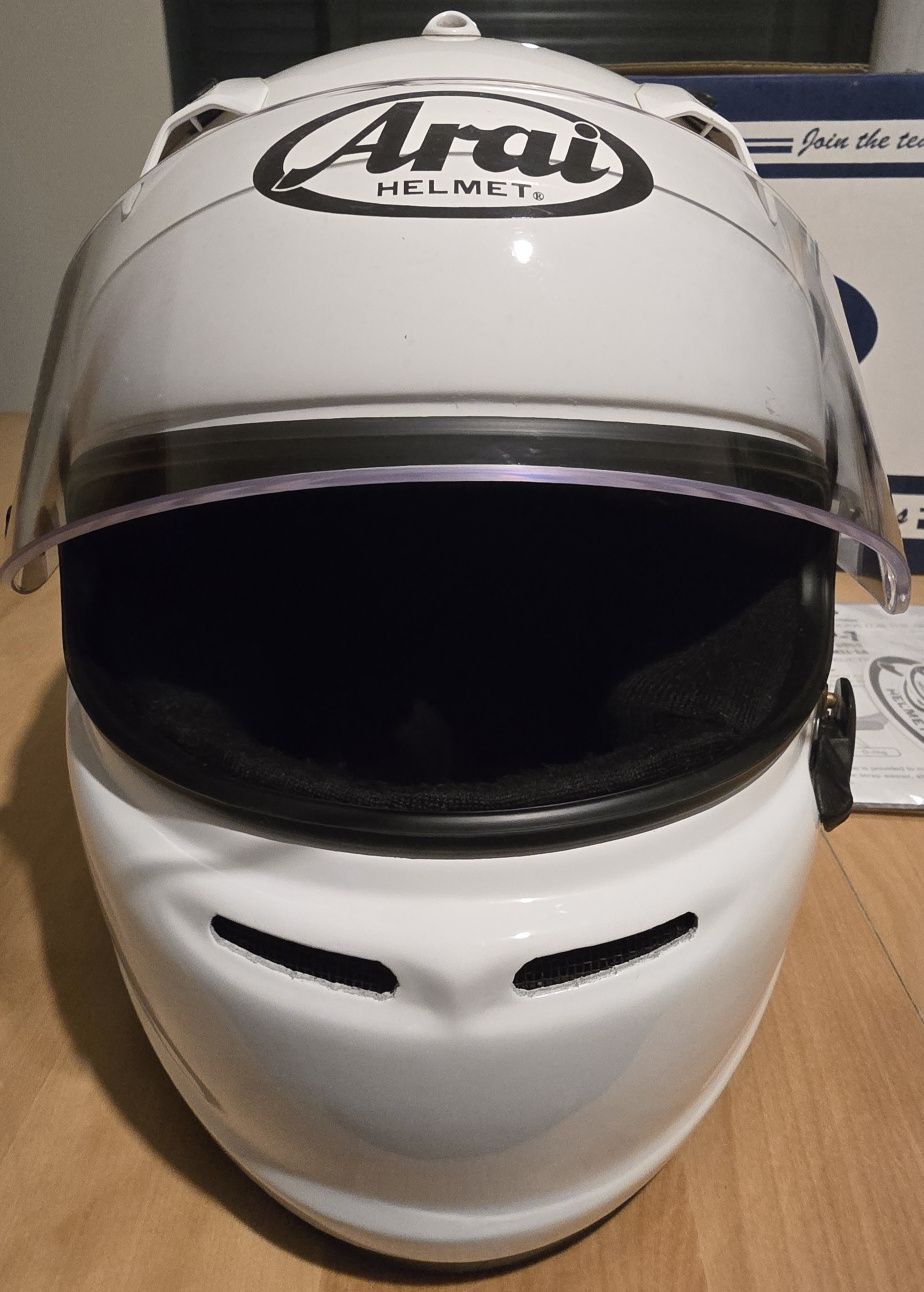 Arai GP-7 SA2020 – Capacete topo de gama, pouco uso (€850 negociável)