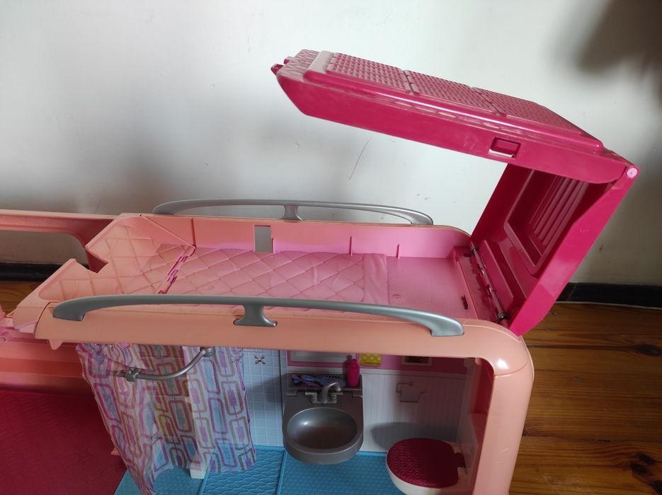 Kamper Barbie z basenem