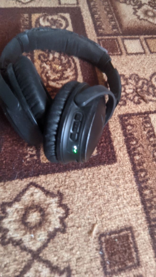 Продам bluetooth гарнитуру Bose QuietComfort 35
