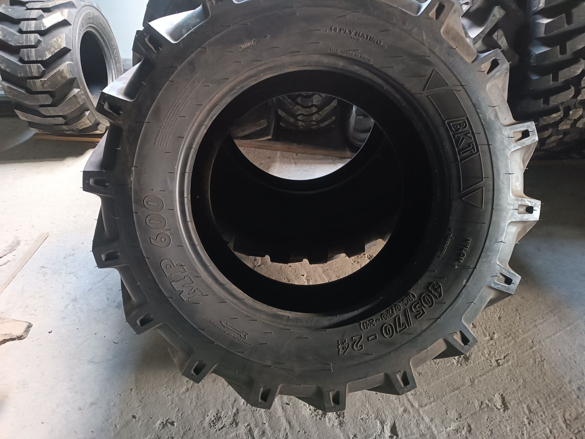 Opona 405/70-24 14PR (16/70-24) BKT MP600 nowa