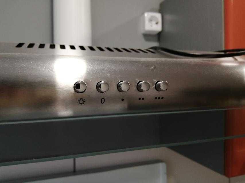 Кухня бу міцна, клінінг, з мийкою  7800грн. Окремо витяжка, газплита