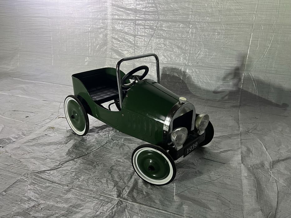Retro samochod metalowy na pedały dla dzieci