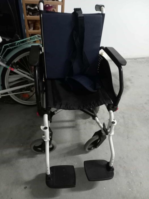 Vendo cadeiracdevrodas como nova