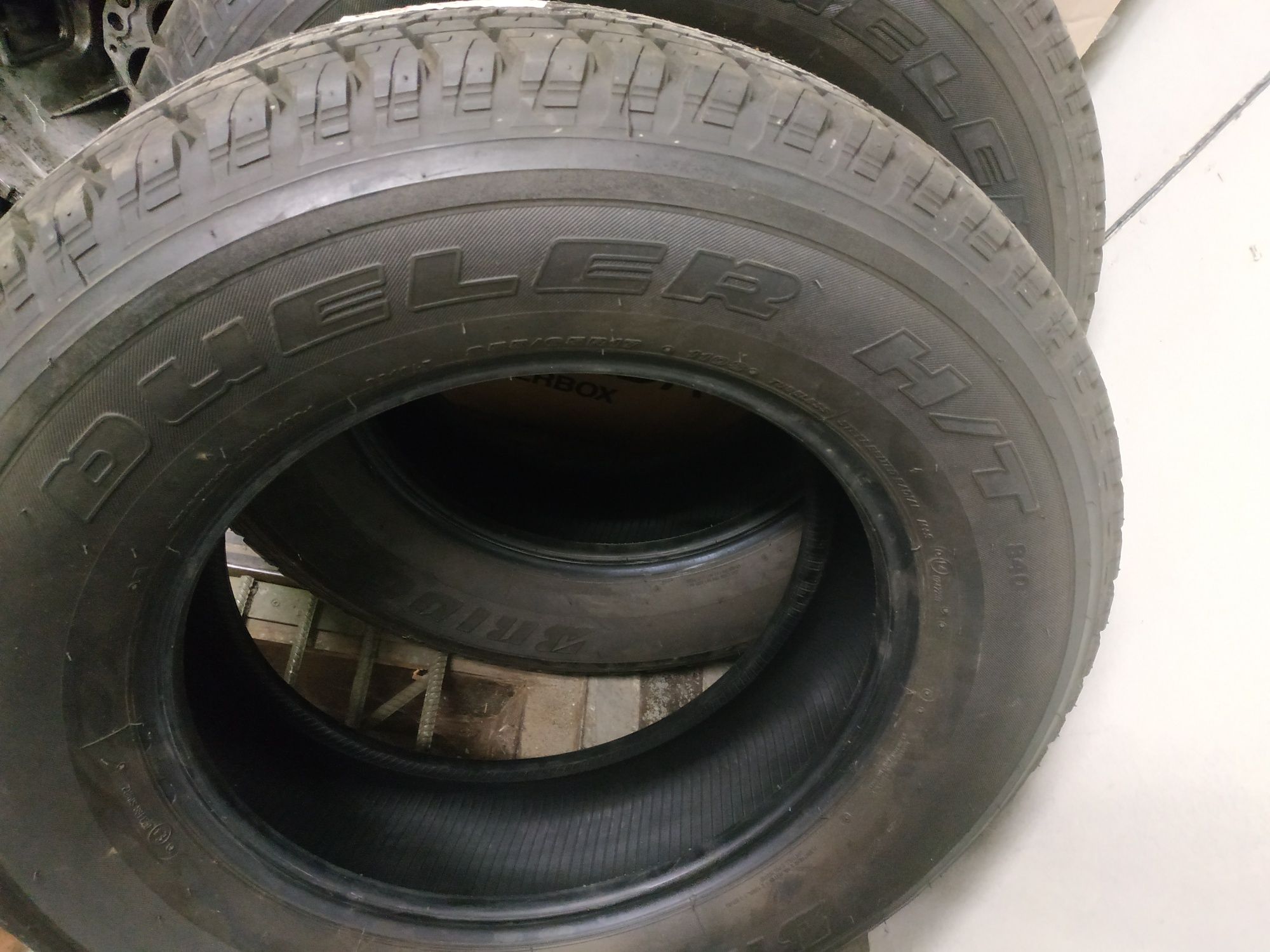 Пара Bridgestone 255/65 r17 нова недорого.