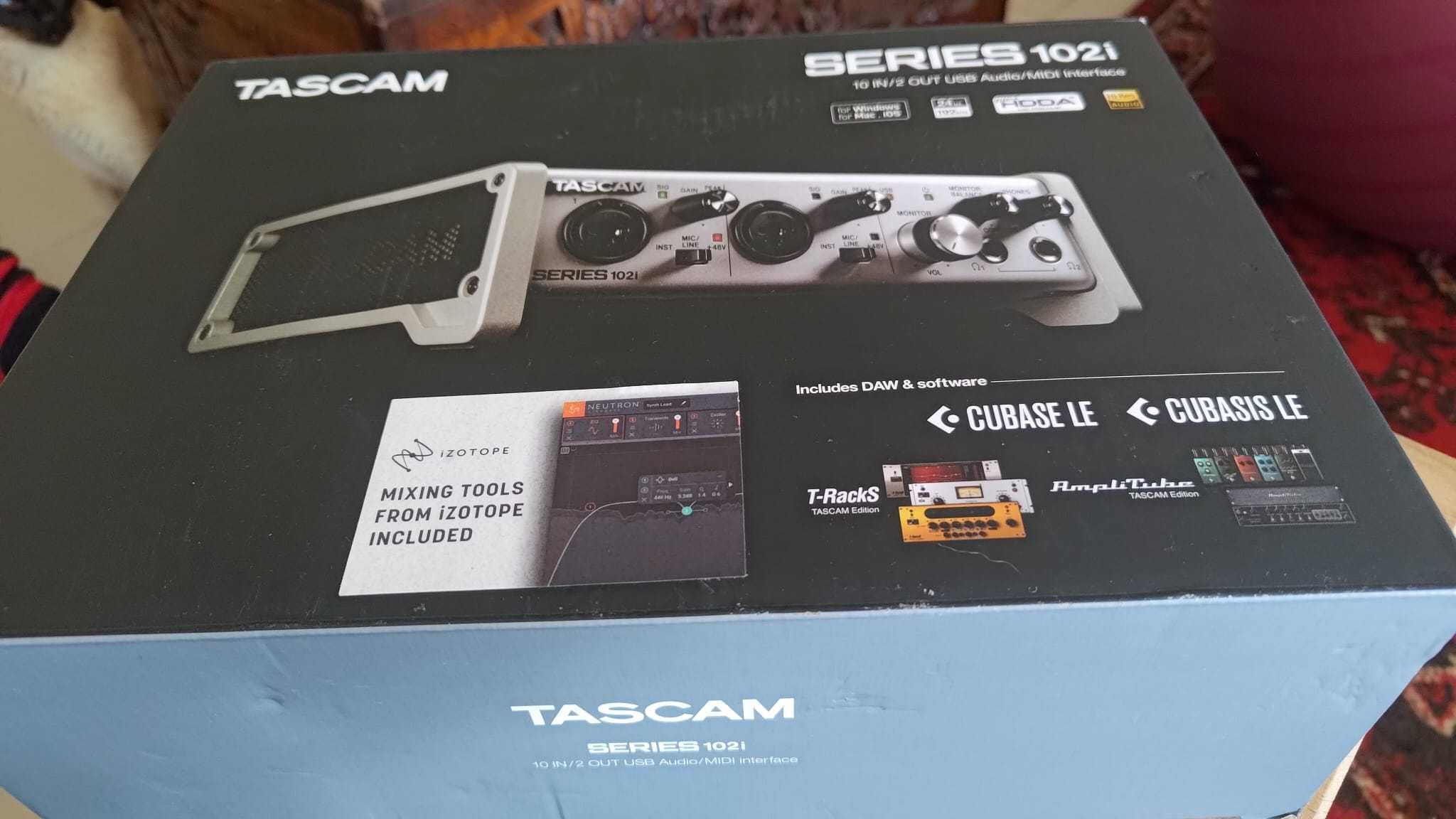 Tascam 102i - Interface Audio/MIDI