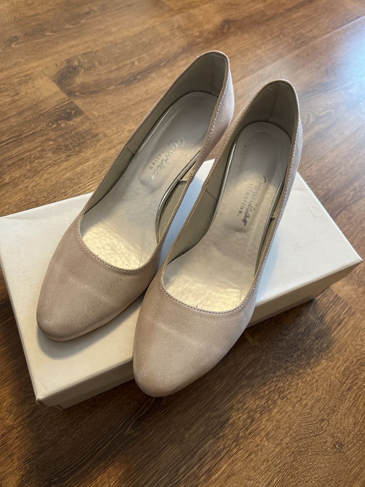 Buty na obcasie założone tylko raz