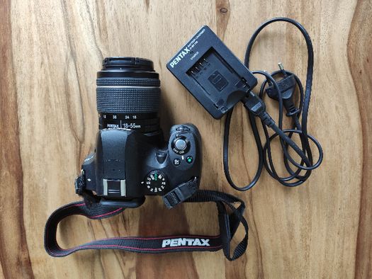 Aparat fotograficzny lustrzanka Pentax K-50 + obiektyw + torba + łado.
