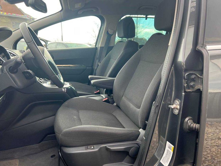 Peugeot 5008 2015р.в 1.6 дизель