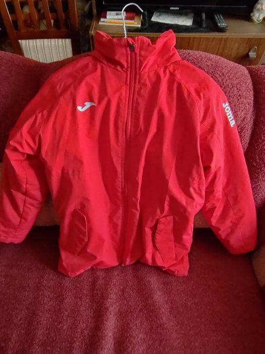 Продати куртку Joma