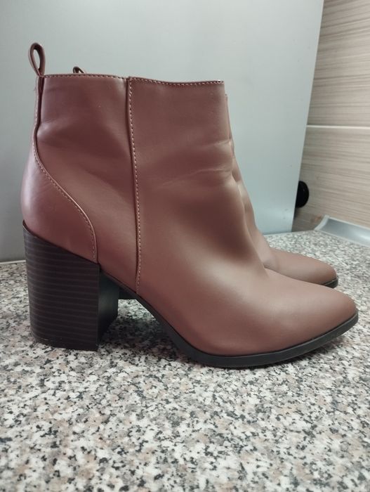 Взуття жіноче 39 р.