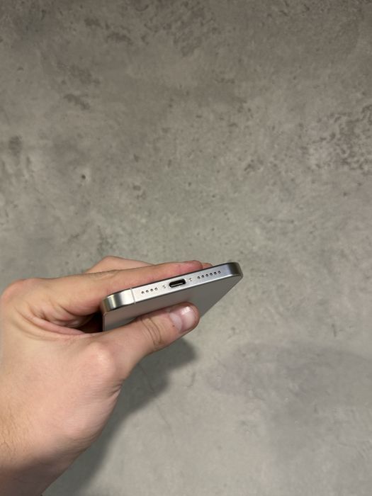 Б/у iPhone 15 Pro Max 256Gb White Titanium