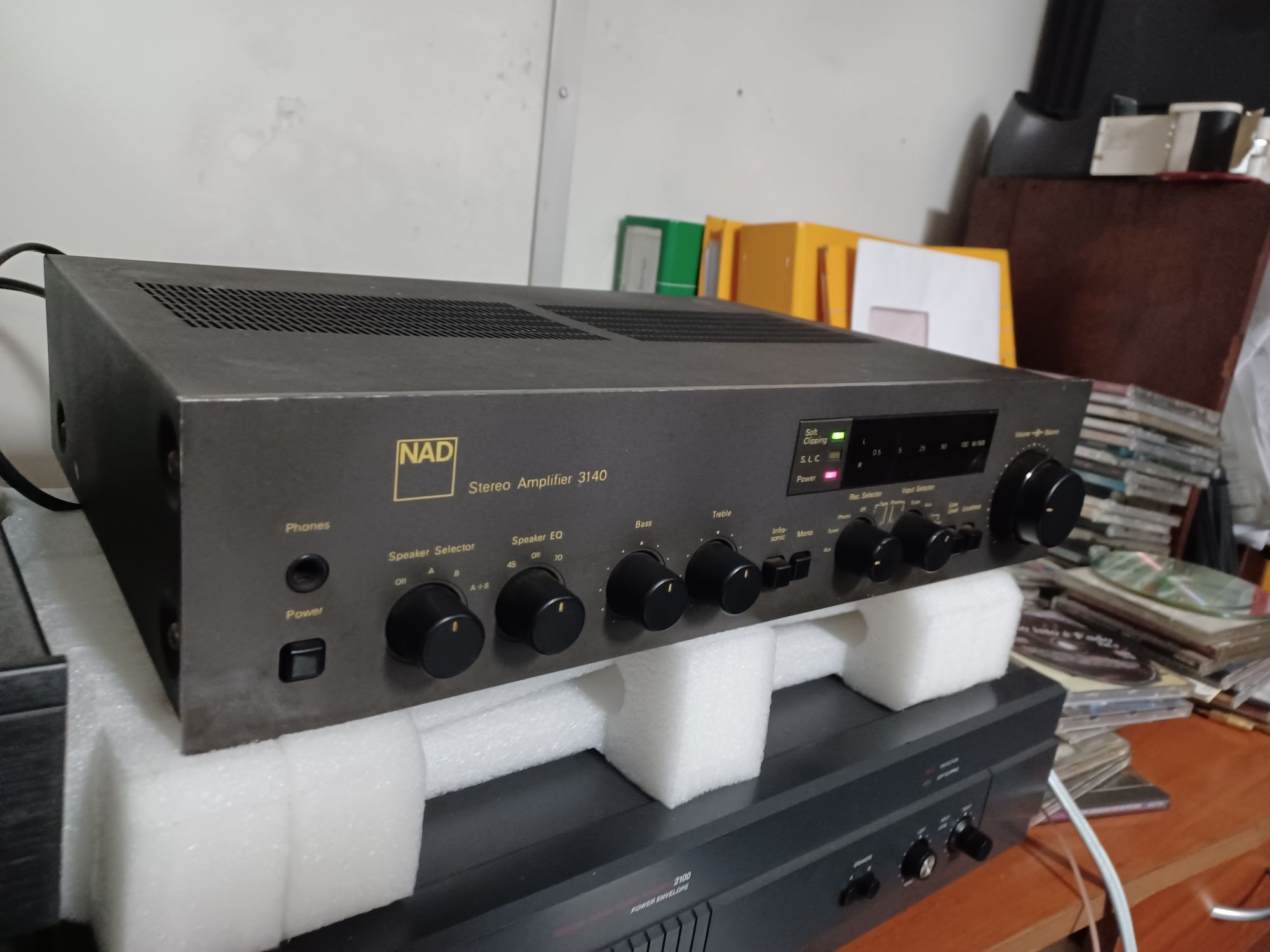 Vários amplificadores vintage Marantz, Sansui Pioneer etc