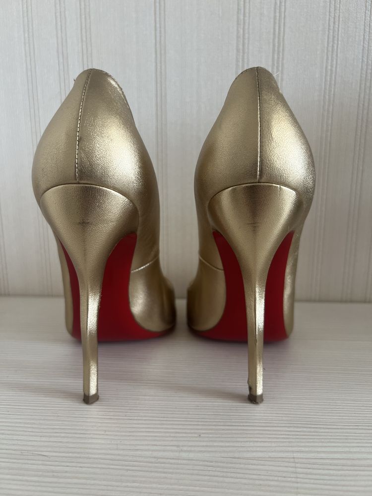 Туфли CHRISTIAN LOUBOUTIN. 38. Оригинал. На 37,5