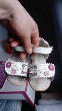Sandałki dziecięce dla dziewczynki