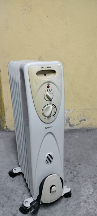 Radiador elétrico a óleo