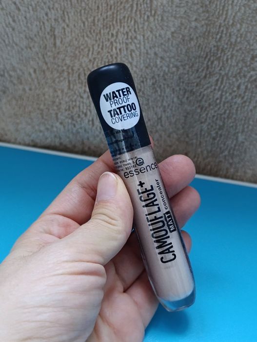 Essence, korektor matujący camouflage+ Matt. Kolor 23 warm sand