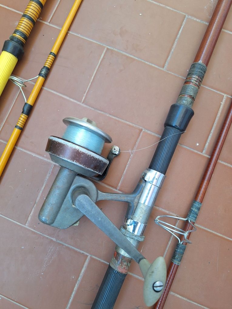 Canas e carretos de pesca