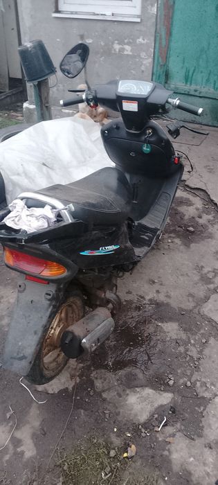 Продам скутер 50кубов на ходу только нужно злелаты тросик газа йестдок