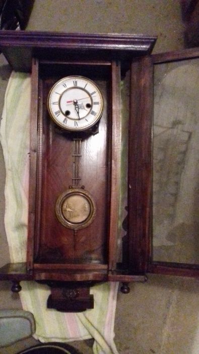 Sprzedam zegar na ścianę z grawerowanym, pięknym wahadłem