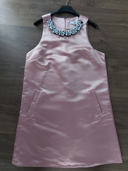 Sukienka z koralikami