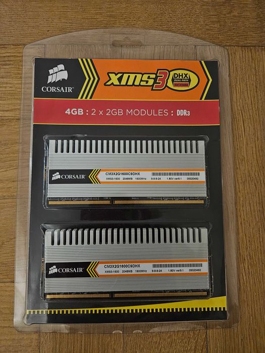 Zestaw pamięci RAM Corsair XMS3 DHX DDR3 4 GB