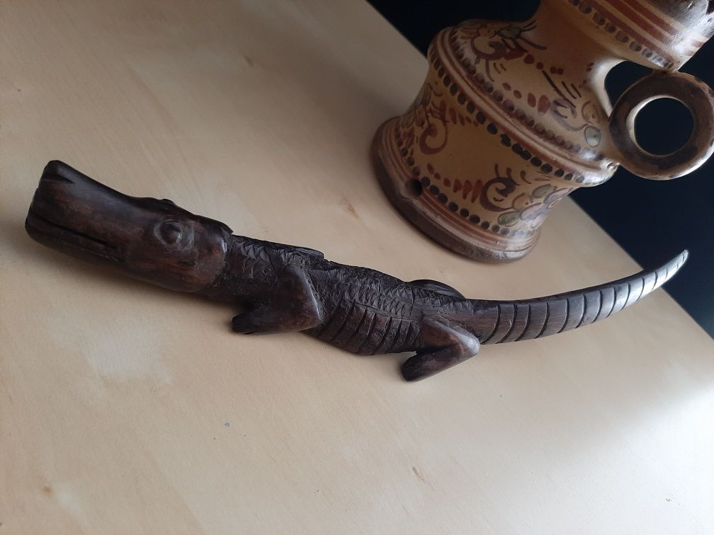 Crocodilo em ébano