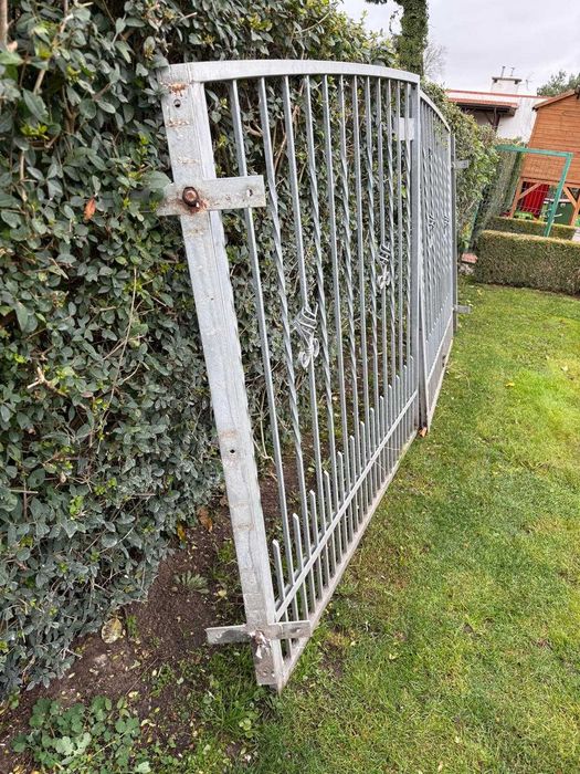 Brama kuta  dwuskrzydłowa  ocynk szer. 334 cm.