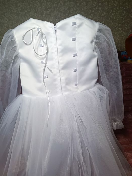 Святкова сукня на 4- 5 років