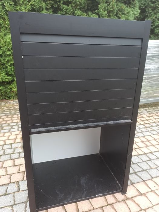 Regał z roletą czarny