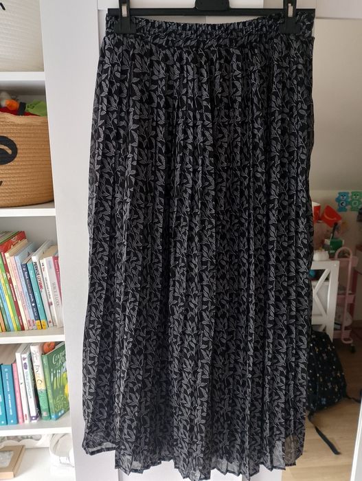 Długa plisowana spódnica