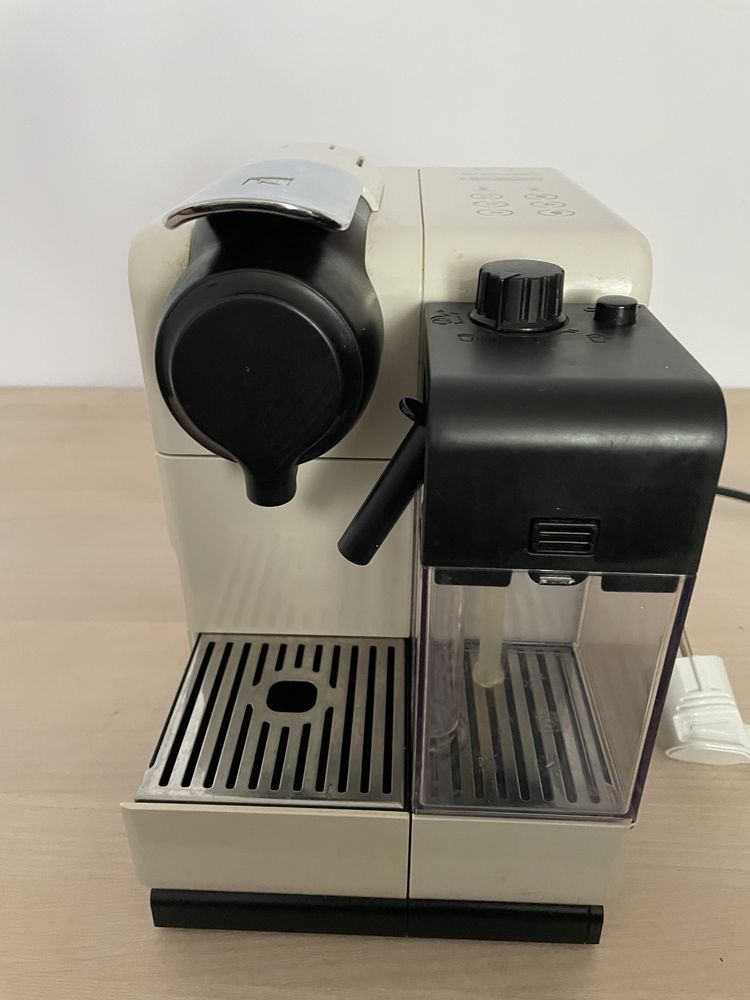 Кавомашина De'Longhi Nespresso Latissima Touch EN 550 W